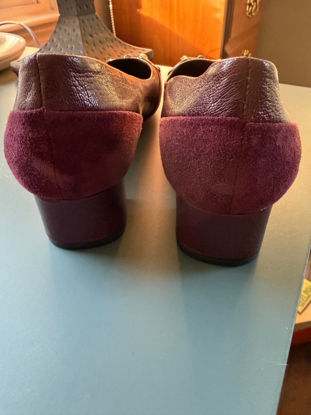 Van Eli Burgundy Leather Mid-Heel Pumps with Gold Chain Accent size 7W - Picture 8 of 9